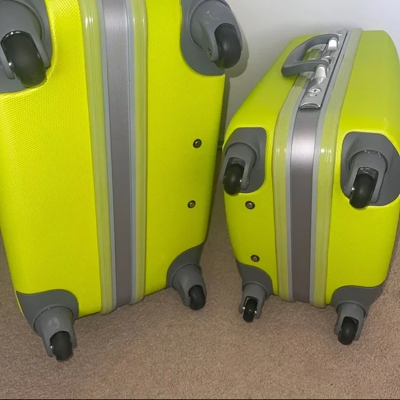 Neon yellow suitcases - Picture 4 of 14